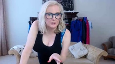 Mature blonde granny loves to masturbate her puss