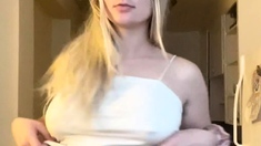 amateur blonde solo webcam