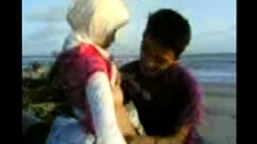 Indonesian- Cewek Jilbab Mesum Di Tepi Pantai